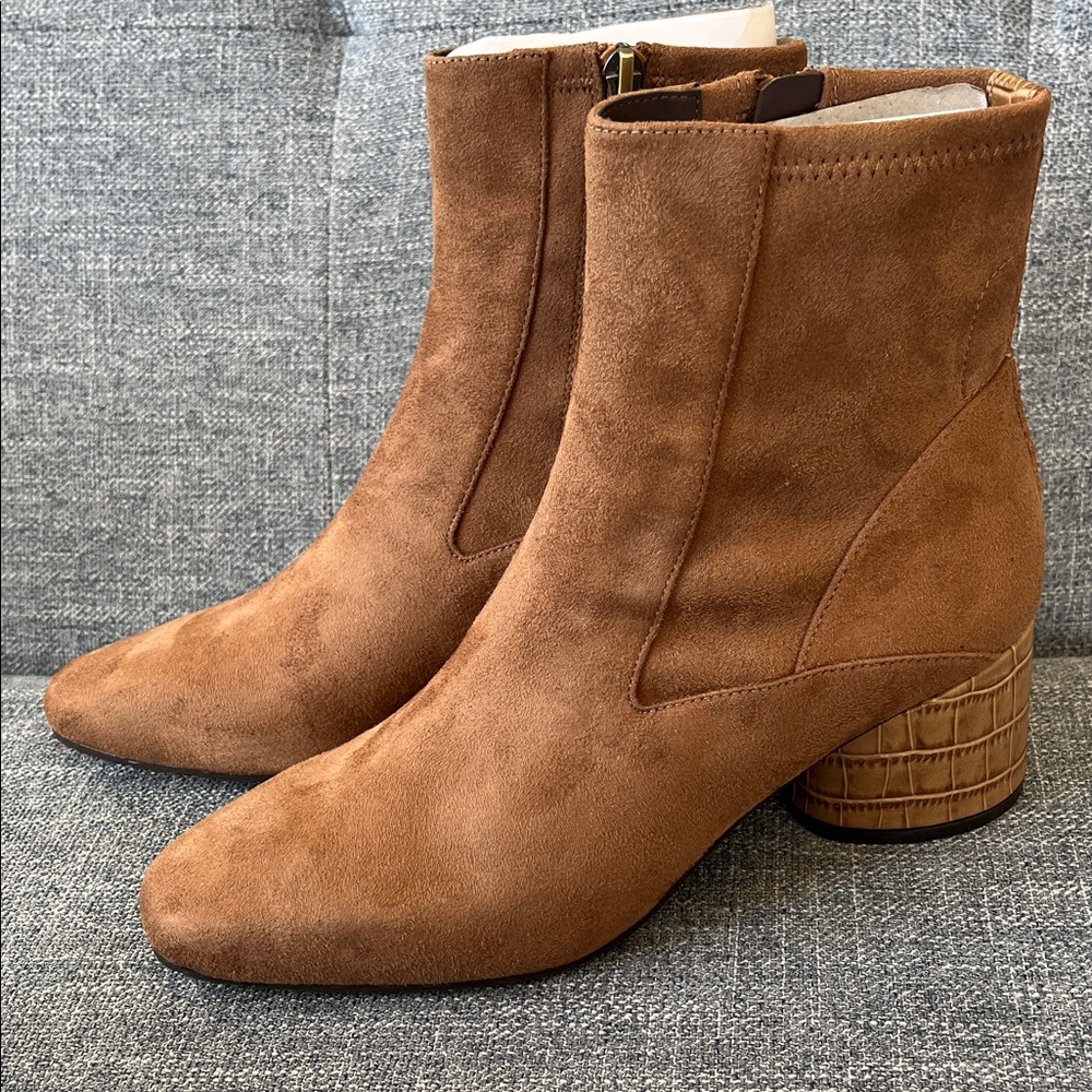 NIB Donald Pliner GAIGE Heeled Ankle Booties in Saddle - Picture 8 of 13